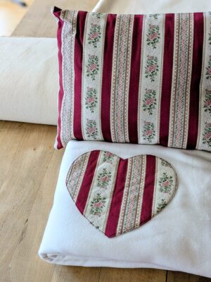 Vankúš so srdiečkovou aplikáciou